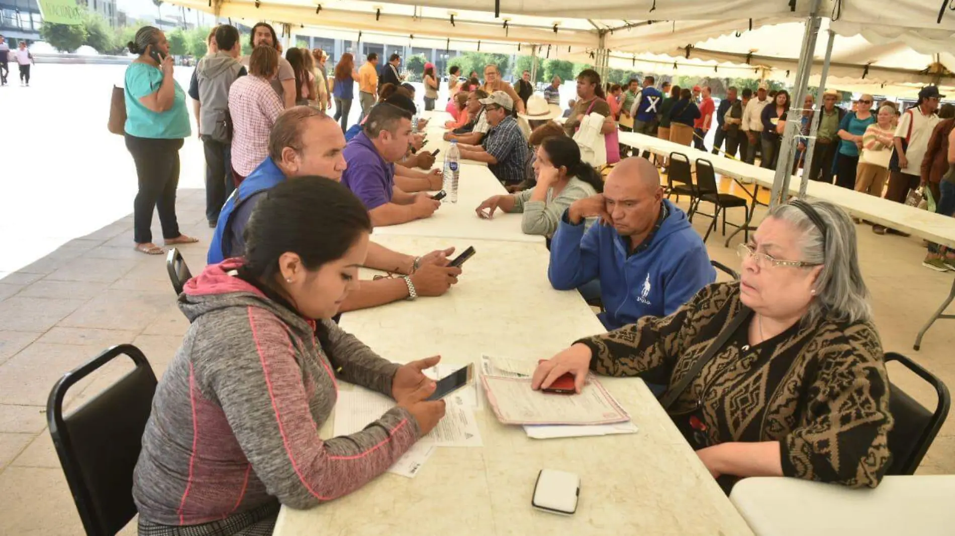 11 Torreonenses buscan apoyo  federal en la Plaza Mayor2